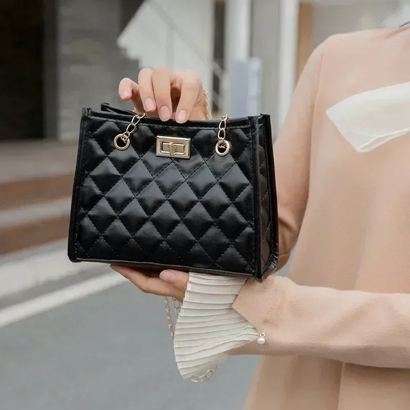 💎 Étoile d’Argent – Diamond Quilted Chain Shoulder Bag 👑