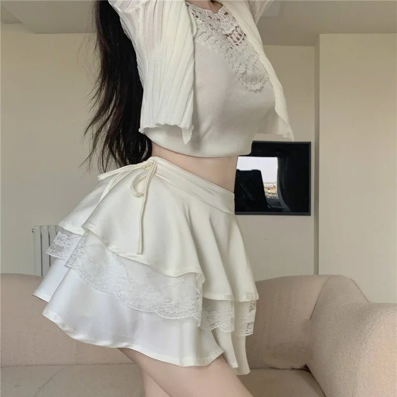 🤍 Étoile Blanche™ – Lace High-Waist Romantic Mini Skirt
