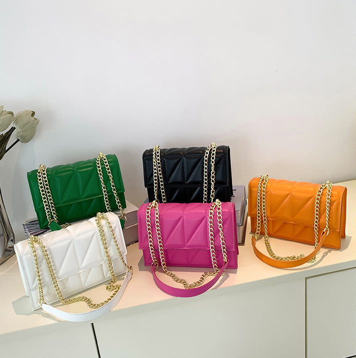 Small Square Chain Crossbody Bag – Quilted Street Style Shoulder Bag Feminé Luxé