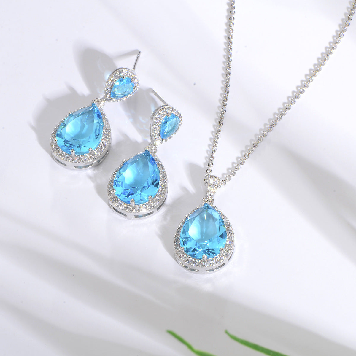 Vibrant Teardrop Zircon Bridal Set: Diamond-Treated Necklace & Earrings in 14K Gold/Platinum Plating for Bold Elegance Feminé Luxé