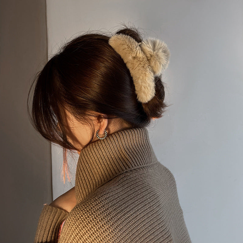The Cloud Comfort Claw: Luxe Faux Rex Rabbit Fur Hair Grip - Oversized Plush Statement Clip for Winter Elegance Feminé Luxé