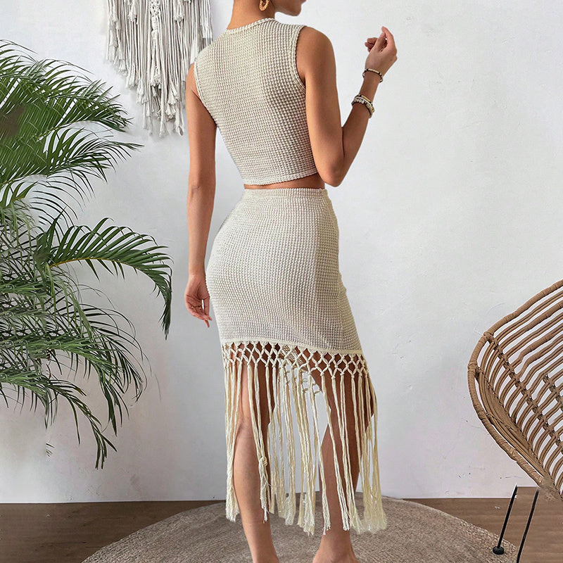 Bohemian Luxe Knit Fringe Two-Piece Set – Sleeveless Crop Top & High Waist Midi Skirt Feminé Luxé