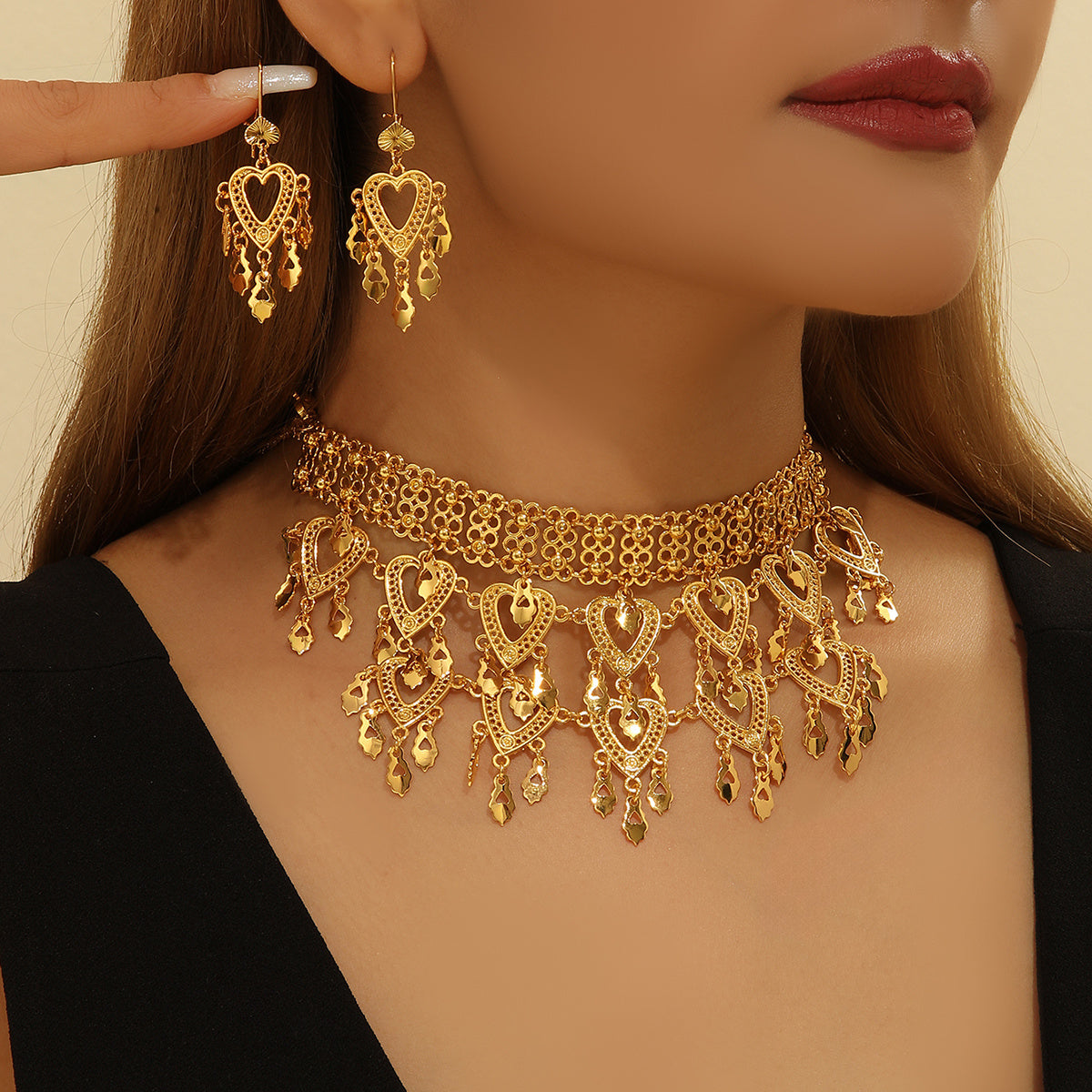 Feminé Luxé Signature: Retro Gold-Toned Grandeur Set: 3-Piece Statement Collar Necklace & Dangle Earrings for Vintage Luxury Feminé Luxé