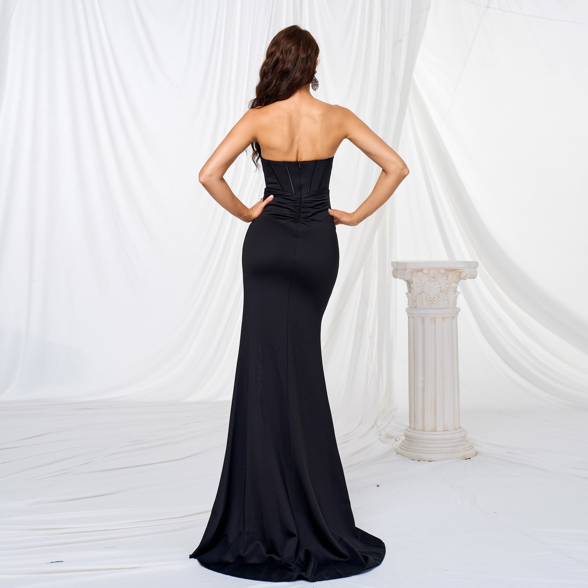 Elegant Strapless Off-Shoulder Evening Dress with High Slit Feminé Luxé