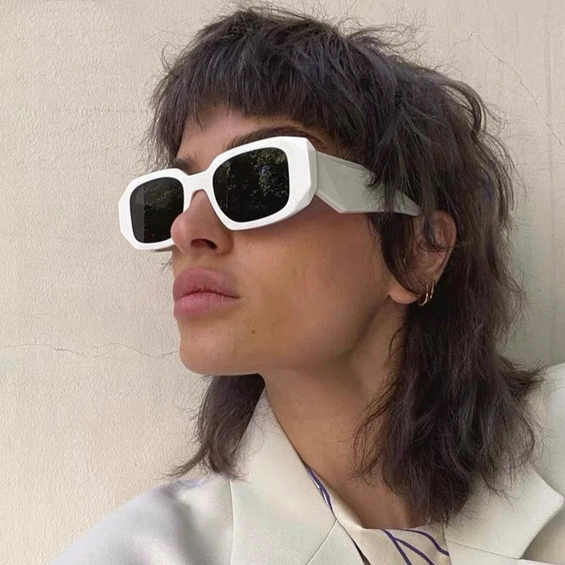 The "Grande Dame" Collection: Classic Oversized Frame Sunglasses - Luxe UV400 Vision Feminé Luxé