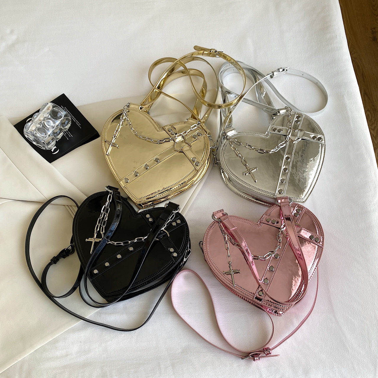 Edgy Chain Heart-Shaped Shoulder Bag – Patent Finish Evening Crossbody Feminé Luxé