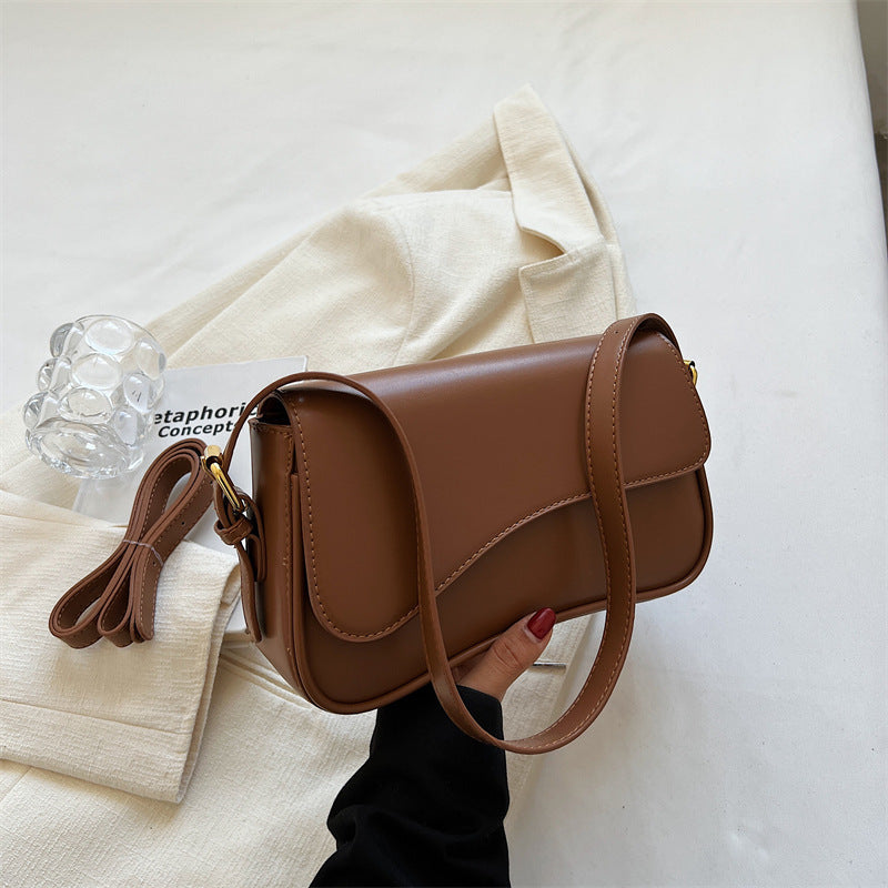 The "Equestrian Curve" Saddle Bag Feminé Luxé