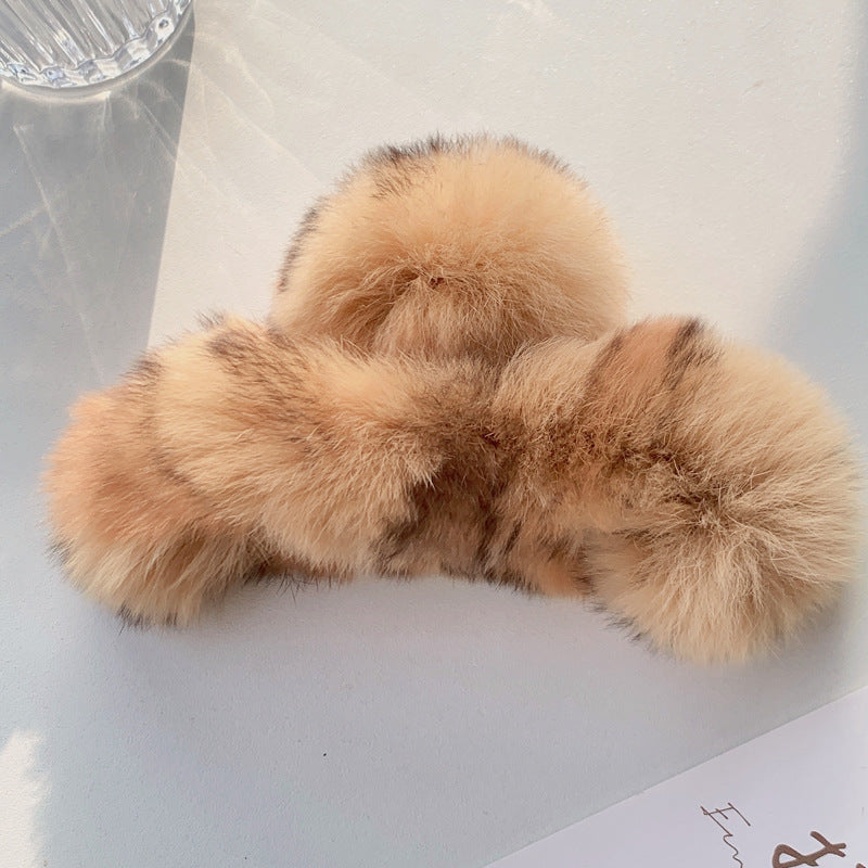 The Cloud Comfort Claw: Luxe Faux Rex Rabbit Fur Hair Grip - Oversized Plush Statement Clip for Winter Elegance Feminé Luxé